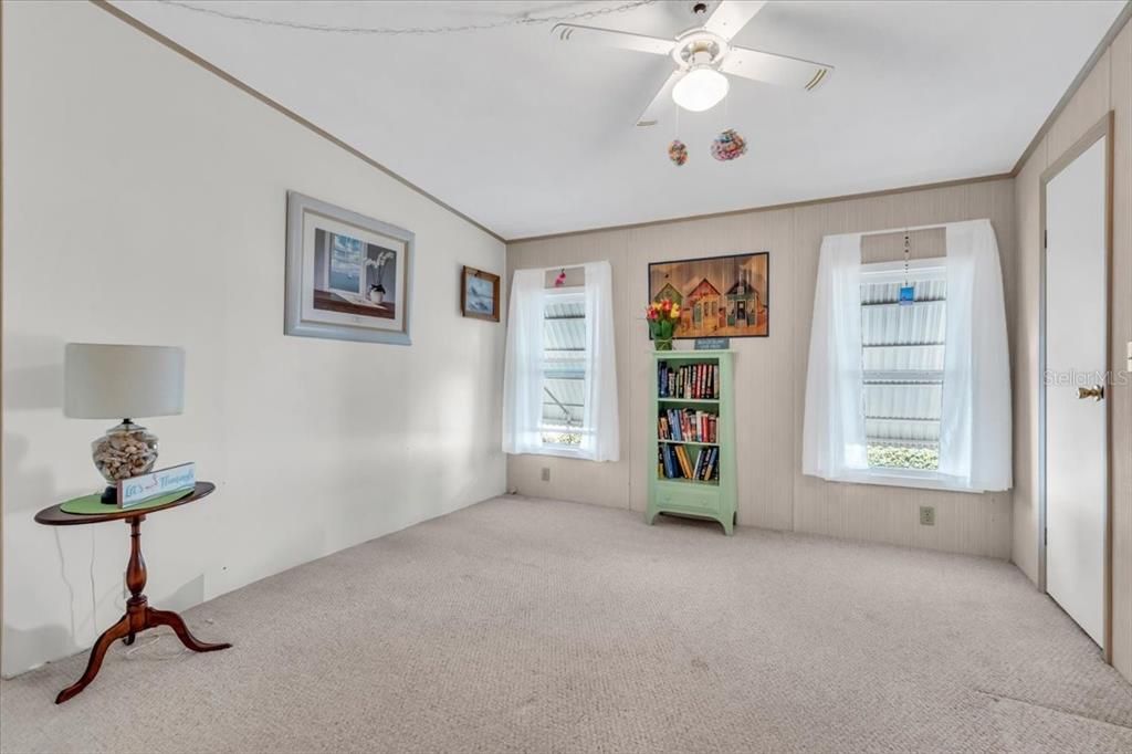 На продажу: $180,000 (2 спален, 2 ванн, 1260 Квадратных фут)