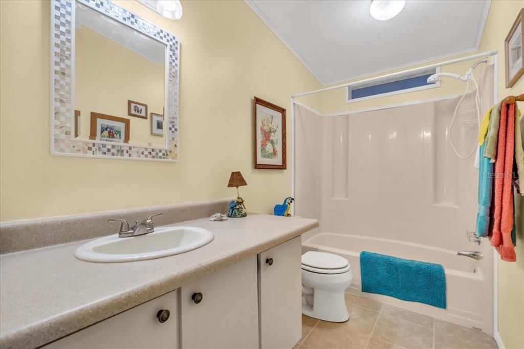 На продажу: $180,000 (2 спален, 2 ванн, 1260 Квадратных фут)