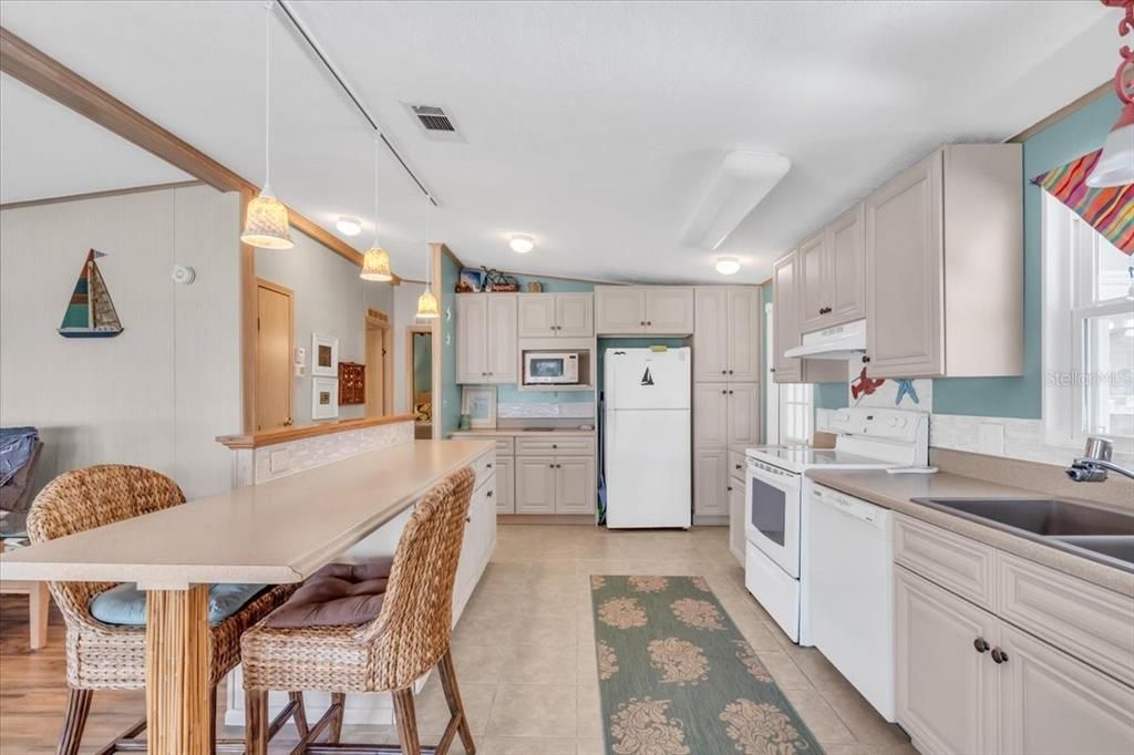 На продажу: $180,000 (2 спален, 2 ванн, 1260 Квадратных фут)