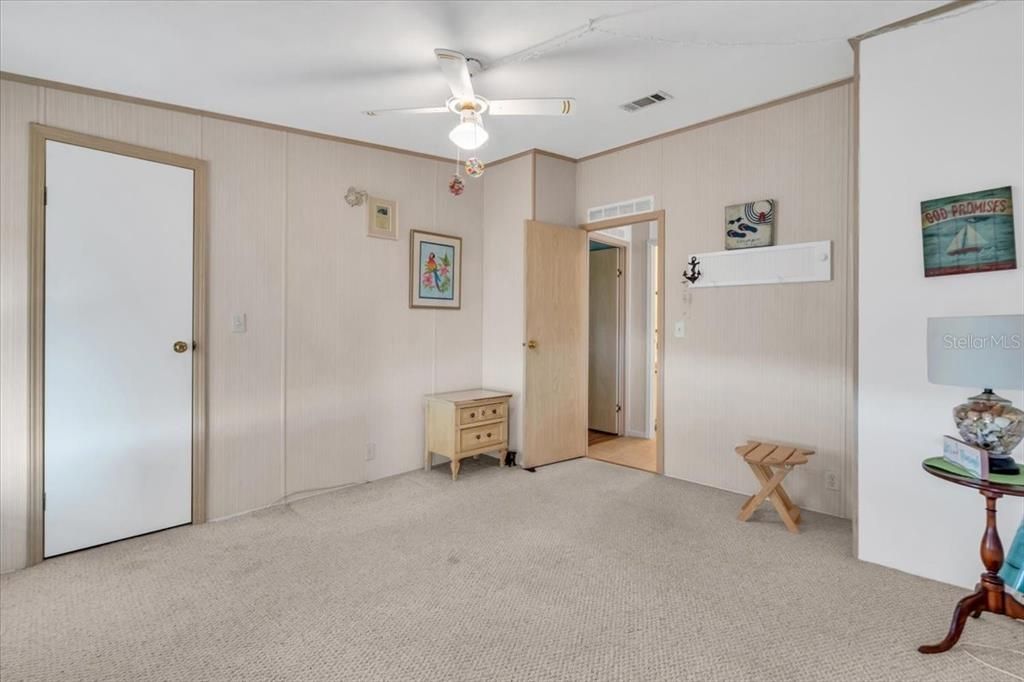 На продажу: $180,000 (2 спален, 2 ванн, 1260 Квадратных фут)