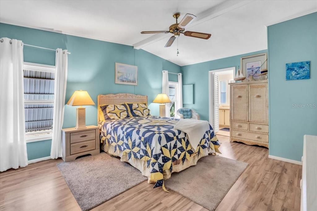 На продажу: $180,000 (2 спален, 2 ванн, 1260 Квадратных фут)