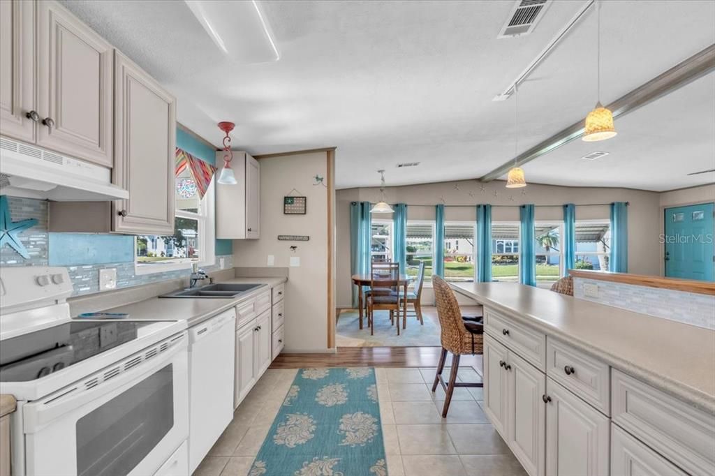 На продажу: $180,000 (2 спален, 2 ванн, 1260 Квадратных фут)