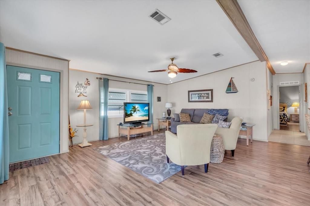 На продажу: $180,000 (2 спален, 2 ванн, 1260 Квадратных фут)