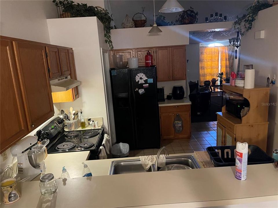 Active With Contract: $250,000 (3 beds, 2 baths, 1445 Square Feet)