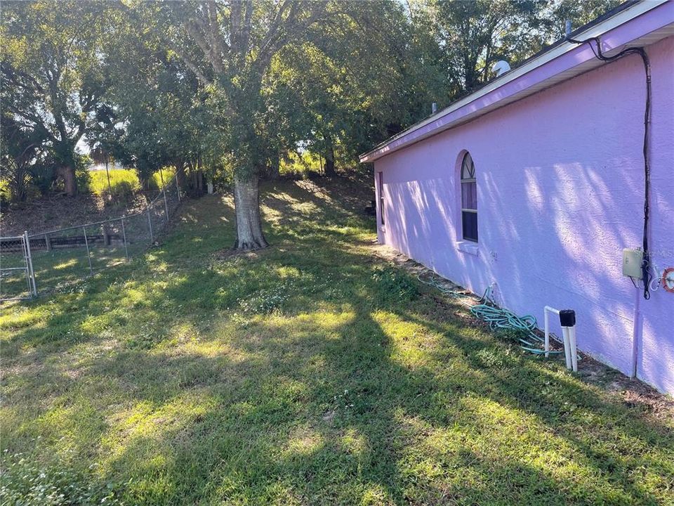 Active With Contract: $250,000 (3 beds, 2 baths, 1445 Square Feet)