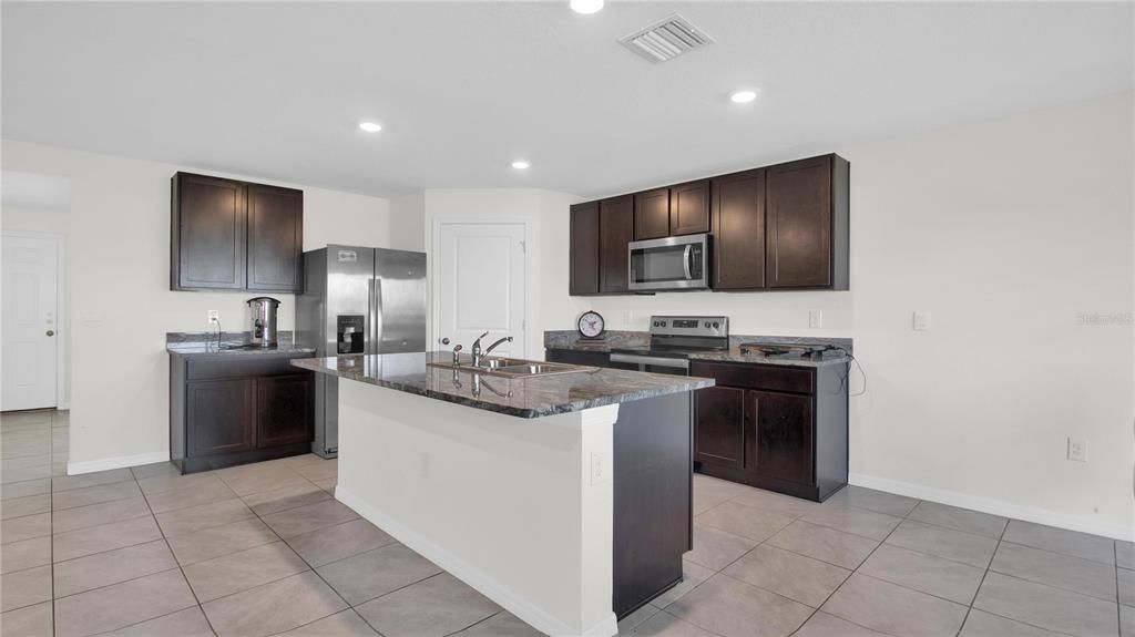 For Rent: $3,300 (5 beds, 3 baths, 2674 Square Feet)