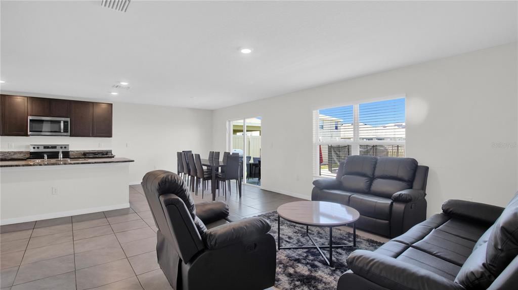 For Rent: $3,300 (5 beds, 3 baths, 2674 Square Feet)