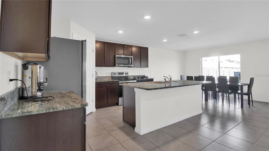 For Rent: $3,300 (5 beds, 3 baths, 2674 Square Feet)