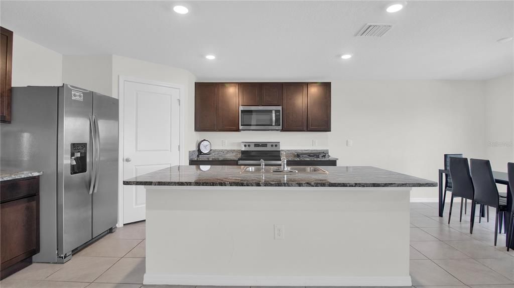 For Rent: $3,300 (5 beds, 3 baths, 2674 Square Feet)