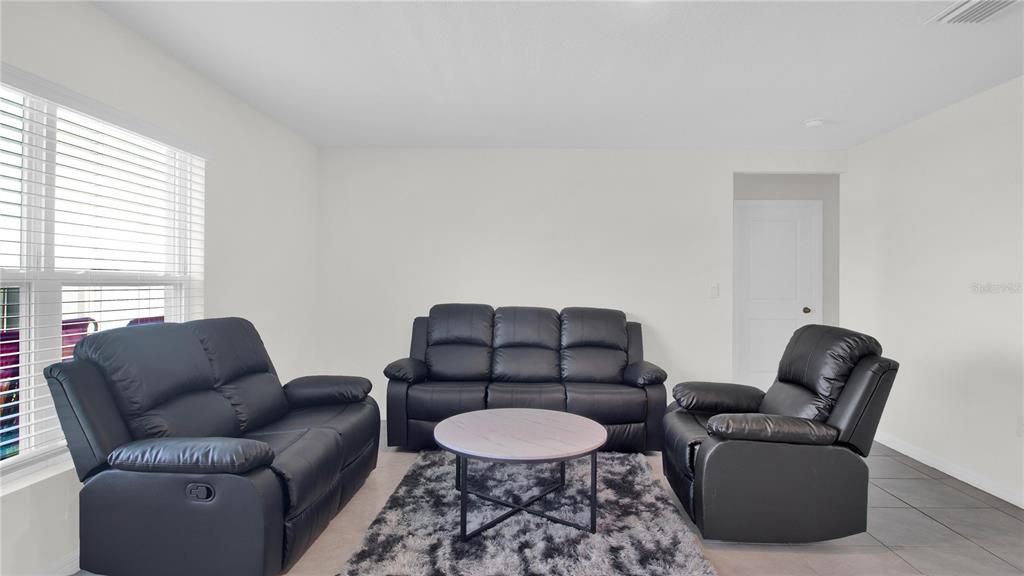 For Rent: $3,300 (5 beds, 3 baths, 2674 Square Feet)