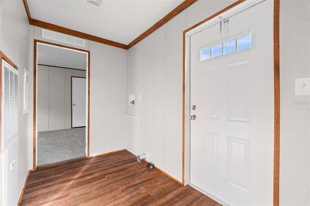 For Sale: $257,900 (2 beds, 2 baths, 728 Square Feet)