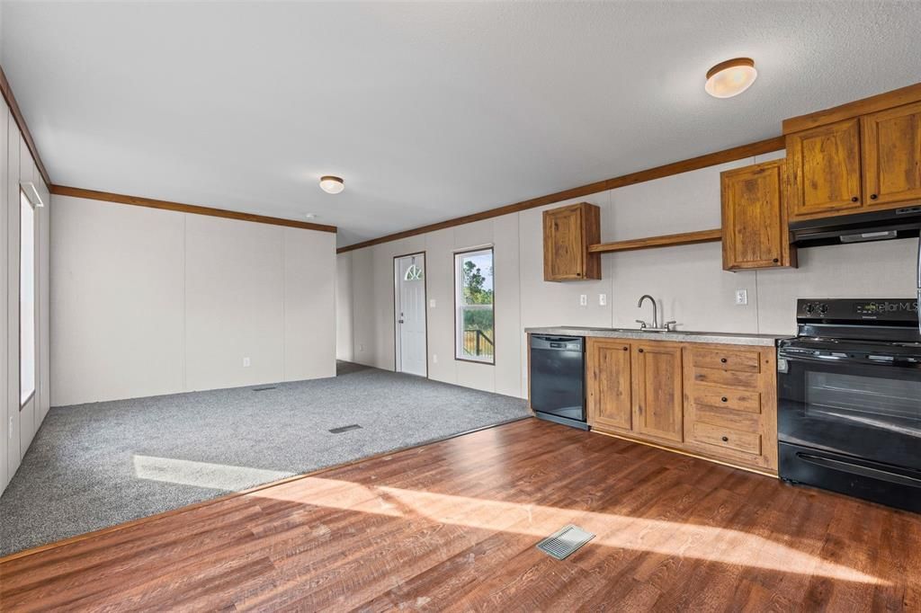 For Sale: $257,900 (2 beds, 2 baths, 728 Square Feet)