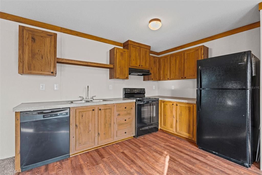 For Sale: $257,900 (2 beds, 2 baths, 728 Square Feet)