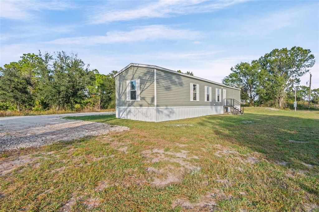 For Sale: $257,900 (2 beds, 2 baths, 728 Square Feet)