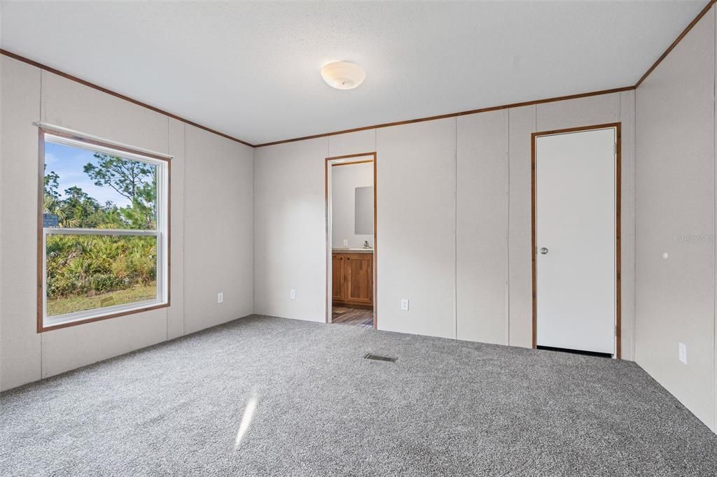 For Sale: $257,900 (2 beds, 2 baths, 728 Square Feet)