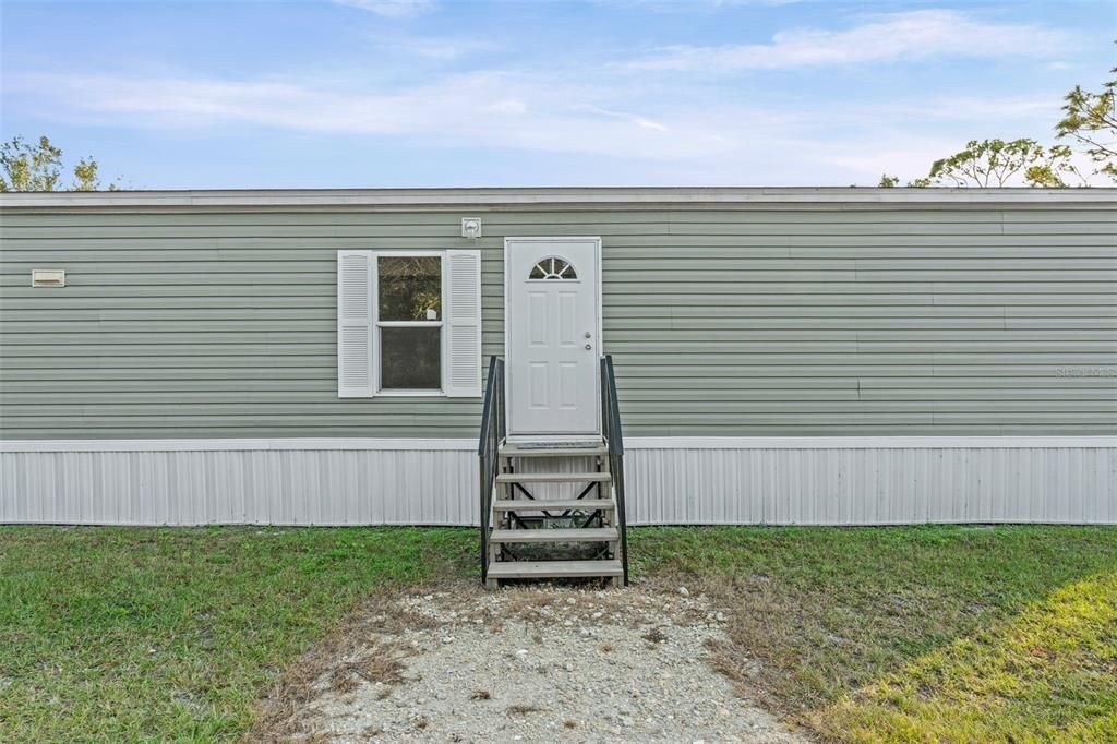 For Sale: $257,900 (2 beds, 2 baths, 728 Square Feet)