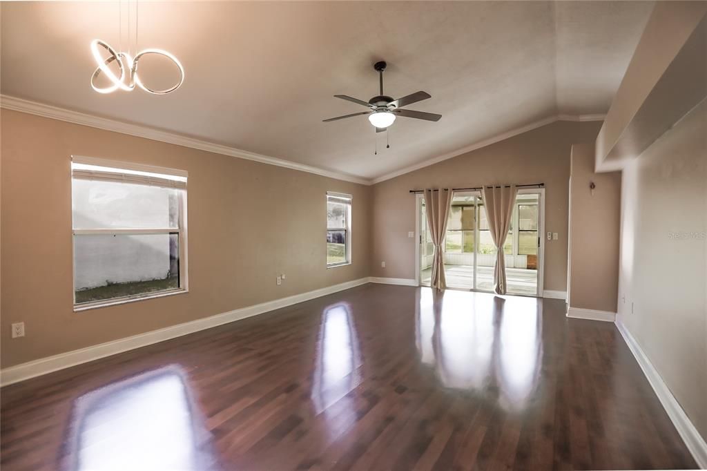 For Rent: $1,995 (2 beds, 2 baths, 1140 Square Feet)