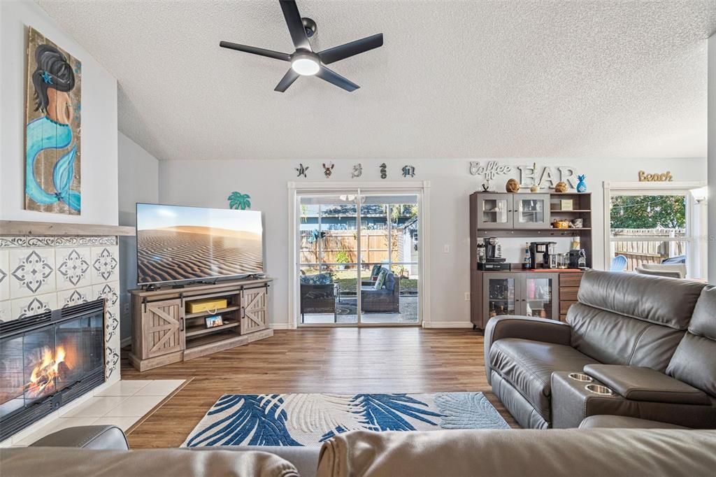 En Venta: $319,900 (3 camas, 2 baños, 1208 Pies cuadrados)