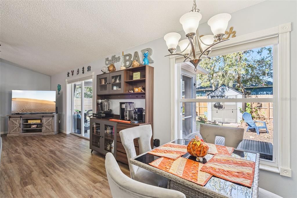 En Venta: $319,900 (3 camas, 2 baños, 1208 Pies cuadrados)