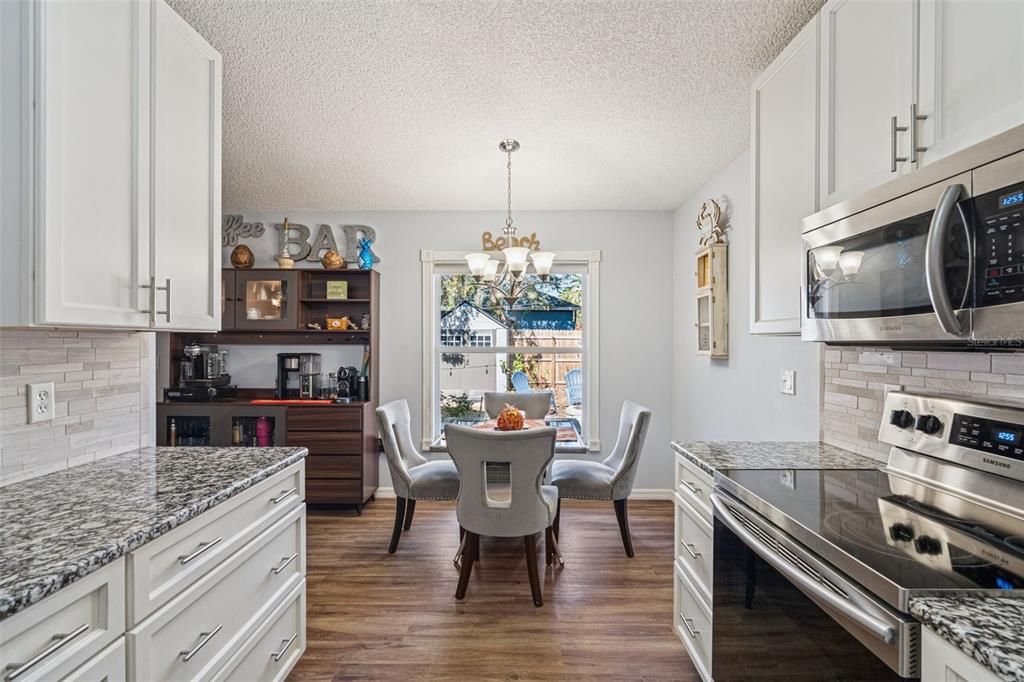 En Venta: $319,900 (3 camas, 2 baños, 1208 Pies cuadrados)