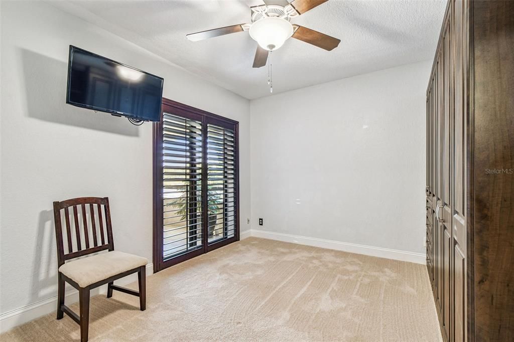 For Sale: $418,900 (2 beds, 2 baths, 1210 Square Feet)