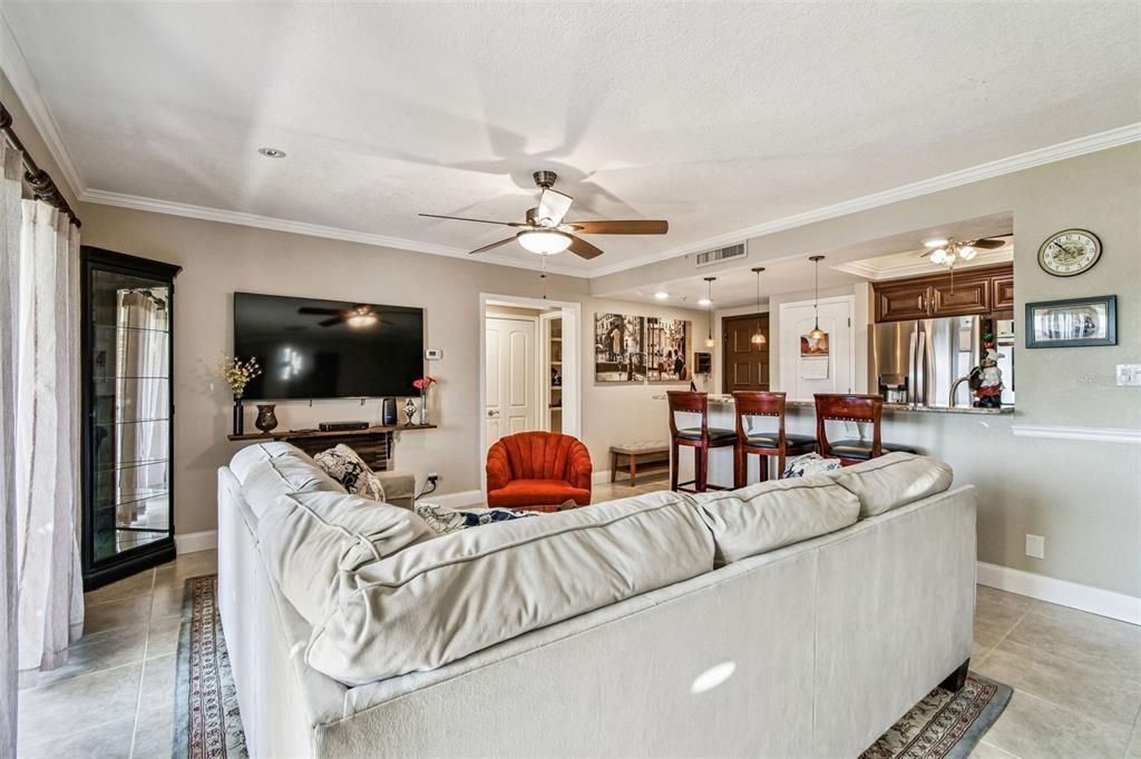 For Sale: $418,900 (2 beds, 2 baths, 1210 Square Feet)