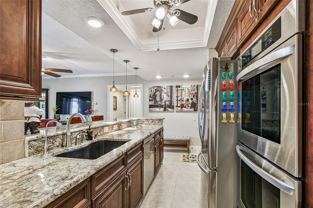 For Sale: $418,900 (2 beds, 2 baths, 1210 Square Feet)