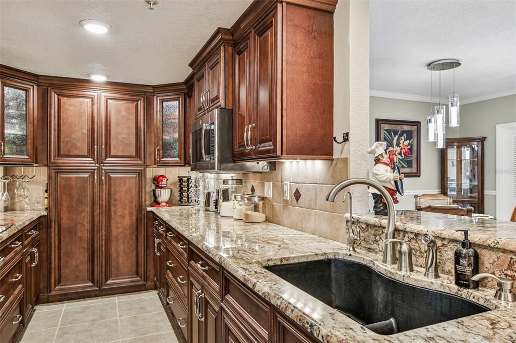 For Sale: $418,900 (2 beds, 2 baths, 1210 Square Feet)