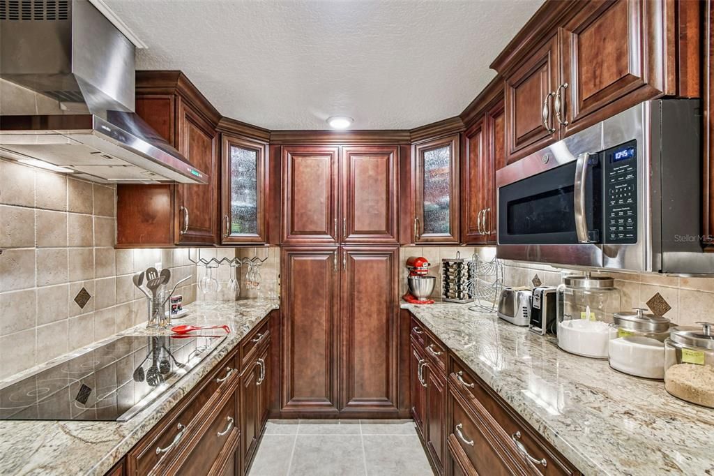 For Sale: $418,900 (2 beds, 2 baths, 1210 Square Feet)