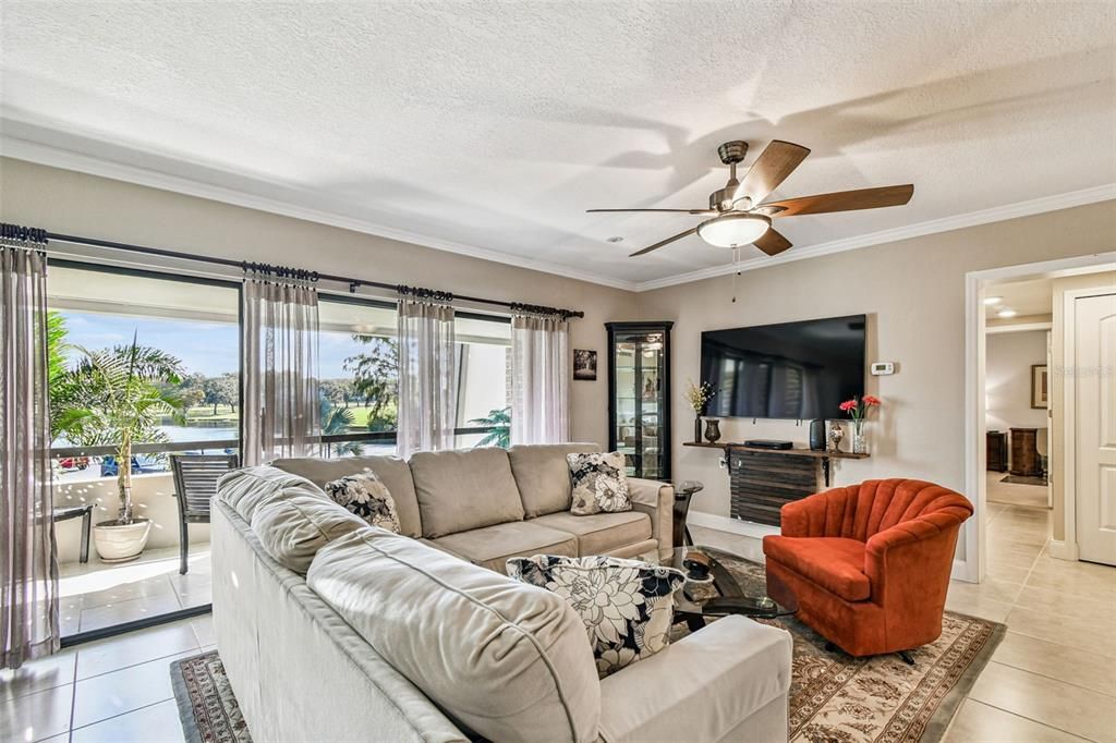 For Sale: $418,900 (2 beds, 2 baths, 1210 Square Feet)