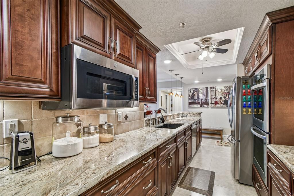 For Sale: $418,900 (2 beds, 2 baths, 1210 Square Feet)