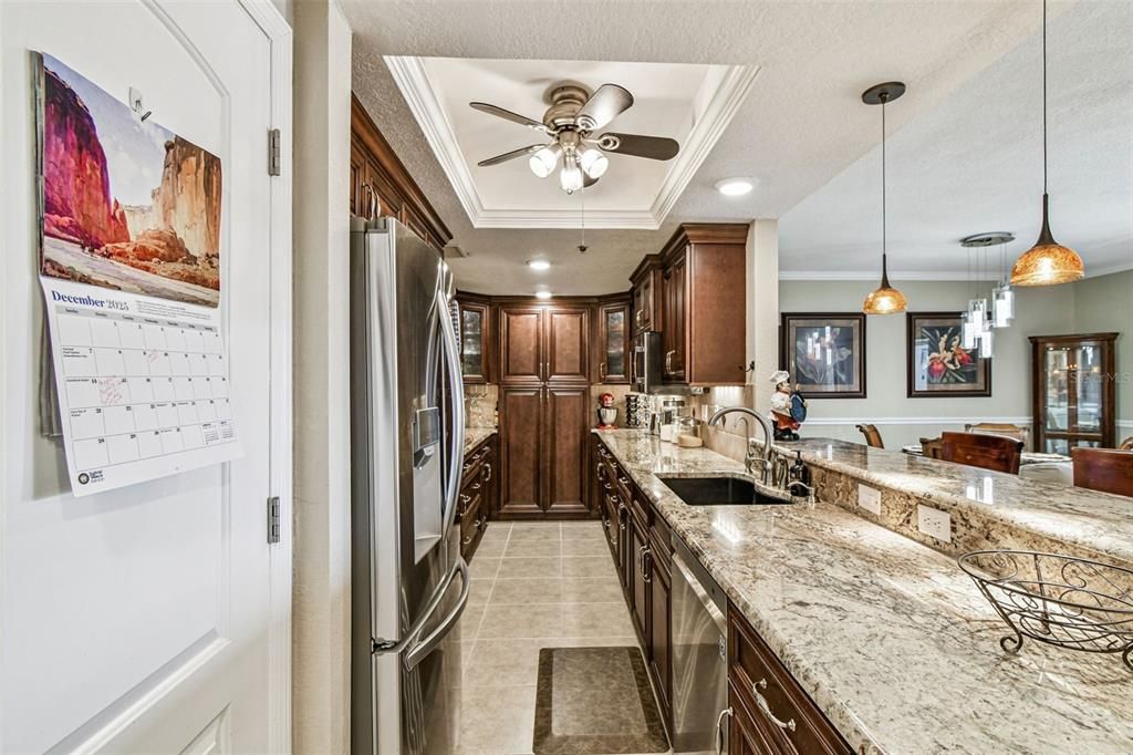 For Sale: $418,900 (2 beds, 2 baths, 1210 Square Feet)