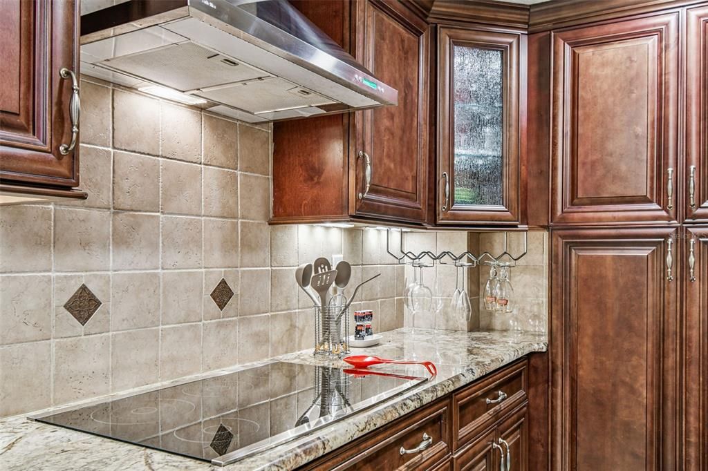 For Sale: $418,900 (2 beds, 2 baths, 1210 Square Feet)