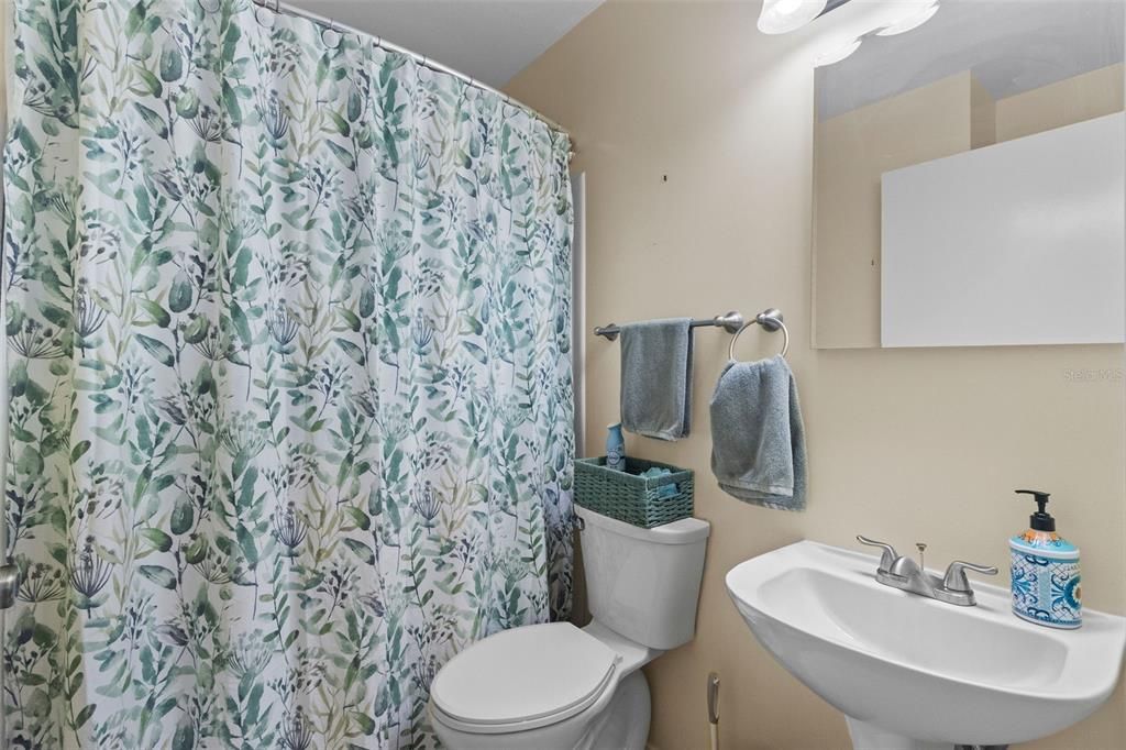 Active With Contract: $429,000 (3 beds, 2 baths, 1355 Square Feet)