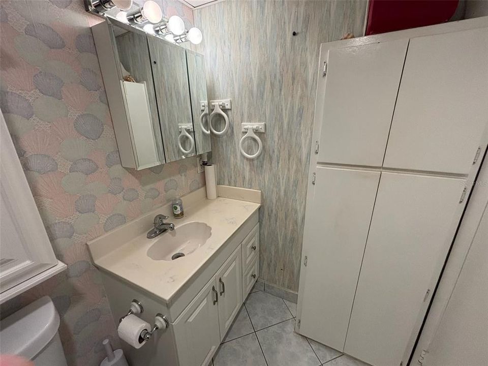 待售: $155,500 (0 贝兹, 1 浴室, 391 平方英尺)