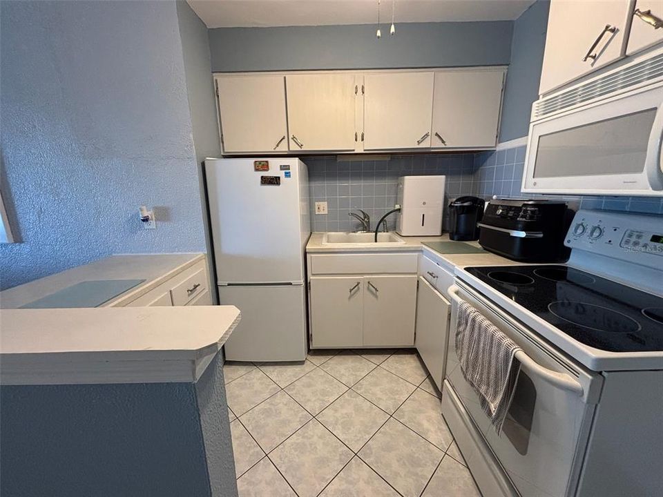 待售: $155,500 (0 贝兹, 1 浴室, 391 平方英尺)