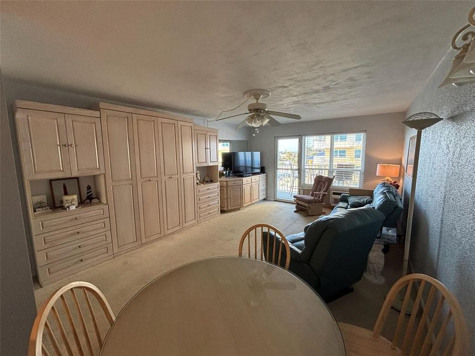 待售: $155,500 (0 贝兹, 1 浴室, 391 平方英尺)