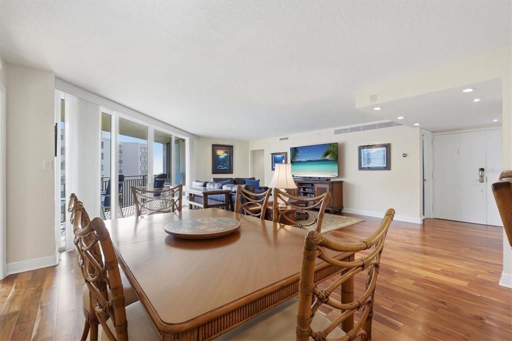 待售: $639,000 (2 贝兹, 2 浴室, 1500 平方英尺)