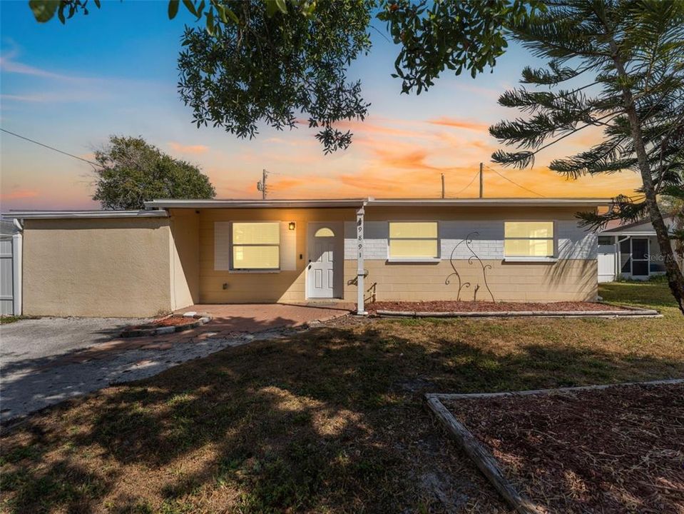 待售: $295,000 (3 贝兹, 1 浴室, 1259 平方英尺)