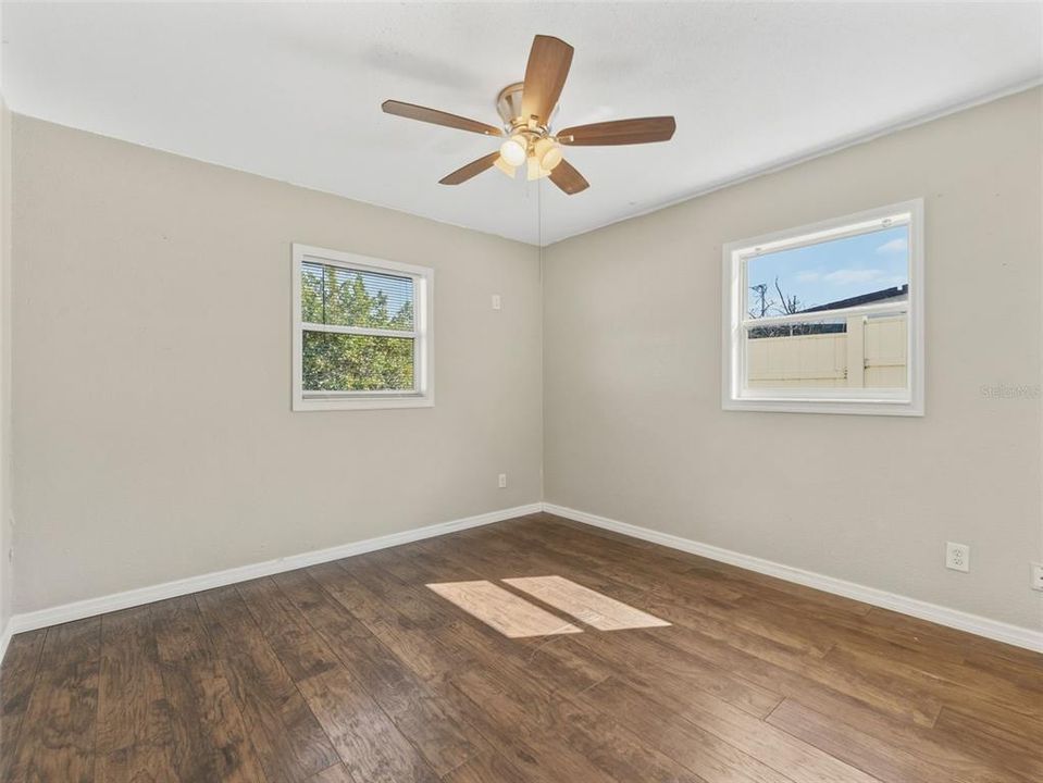 待售: $295,000 (3 贝兹, 1 浴室, 1259 平方英尺)