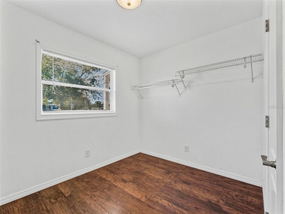 待售: $295,000 (3 贝兹, 1 浴室, 1259 平方英尺)