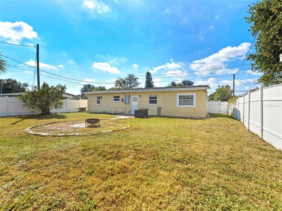 待售: $295,000 (3 贝兹, 1 浴室, 1259 平方英尺)