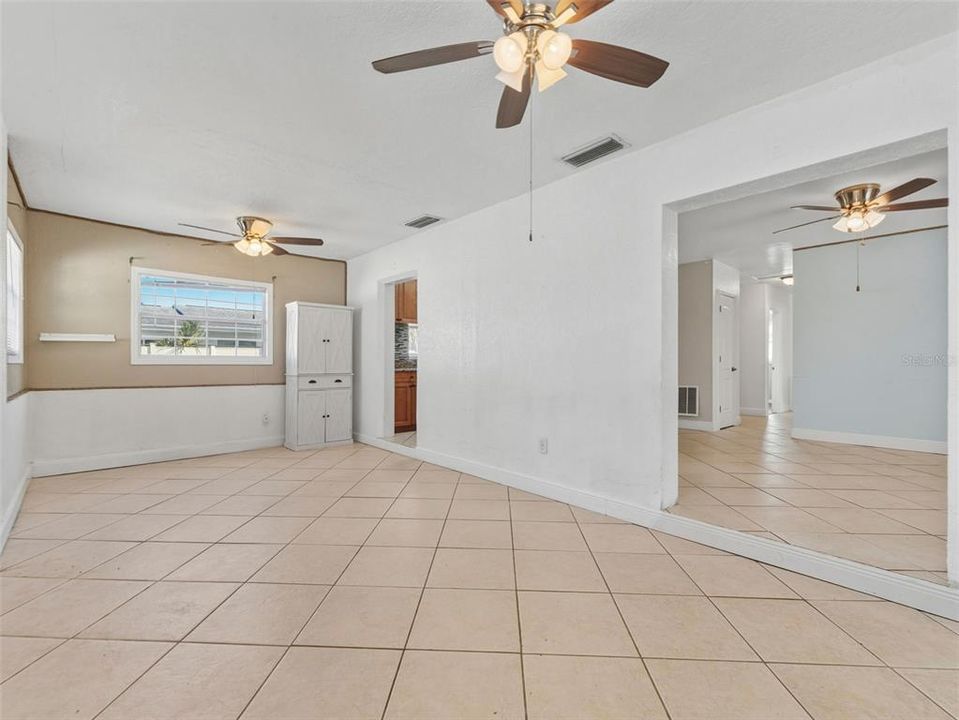 待售: $295,000 (3 贝兹, 1 浴室, 1259 平方英尺)