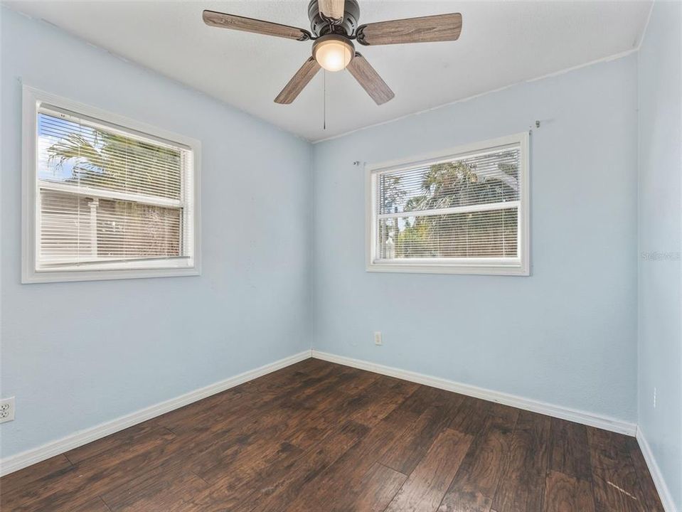 待售: $295,000 (3 贝兹, 1 浴室, 1259 平方英尺)