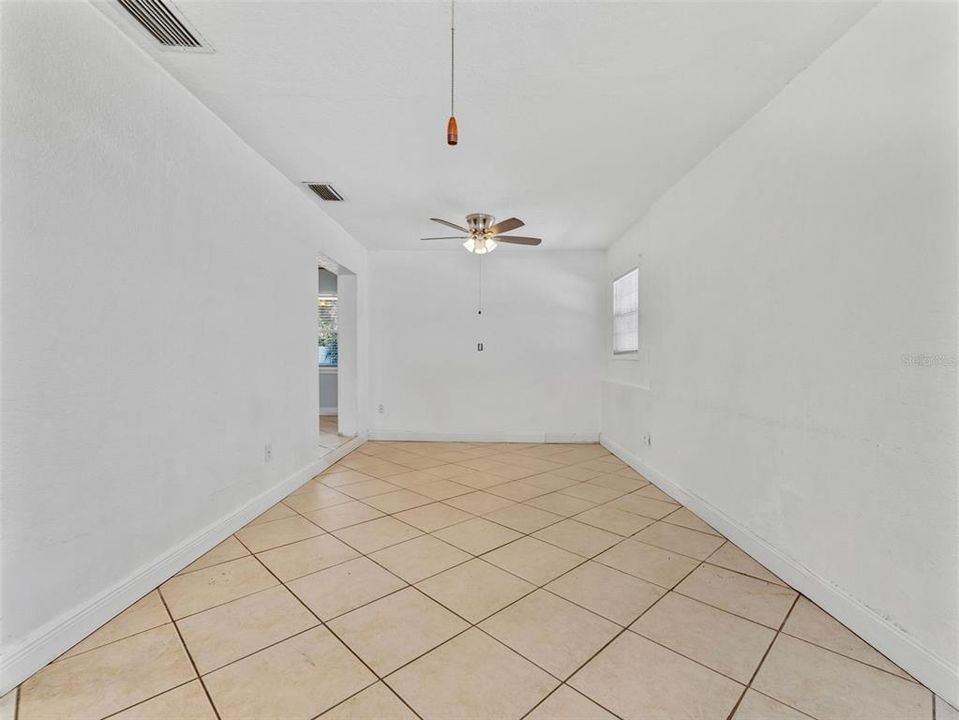 待售: $295,000 (3 贝兹, 1 浴室, 1259 平方英尺)