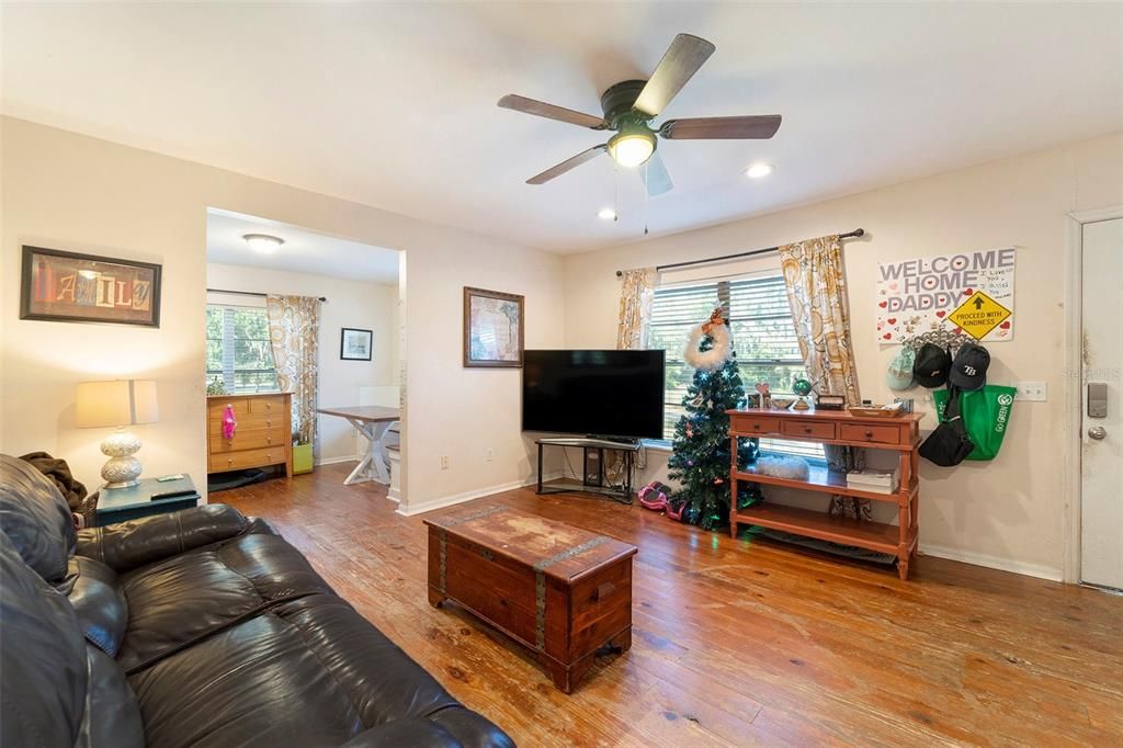 For Sale: $495,000 (2 beds, 1 baths, 1080 Square Feet)