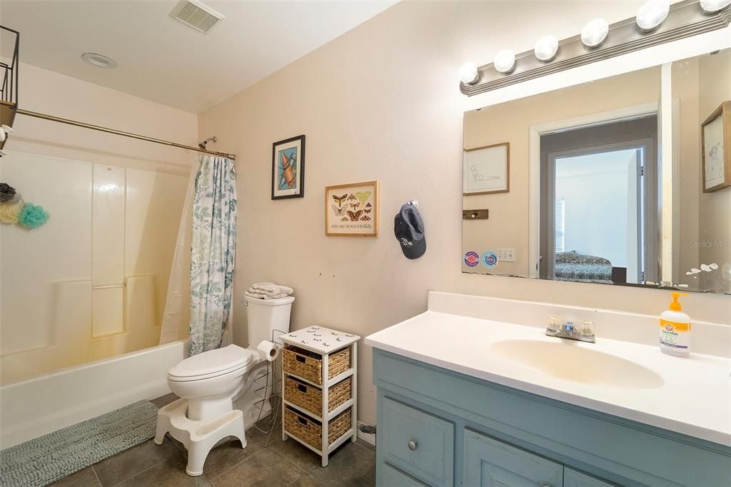 For Sale: $495,000 (2 beds, 1 baths, 1080 Square Feet)