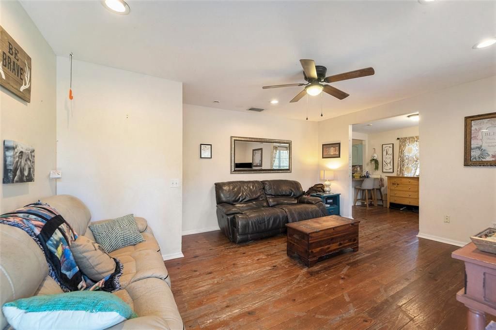For Sale: $495,000 (2 beds, 1 baths, 1080 Square Feet)