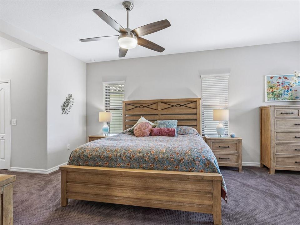 For Sale: $549,900 (3 beds, 3 baths, 2104 Square Feet)