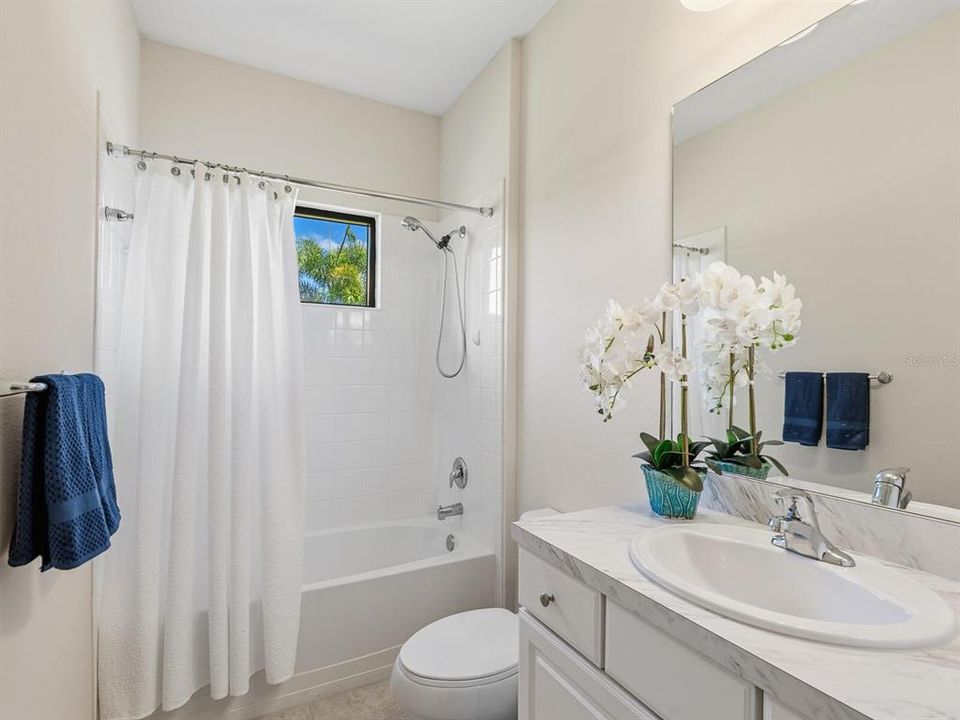 For Sale: $549,900 (3 beds, 3 baths, 2104 Square Feet)